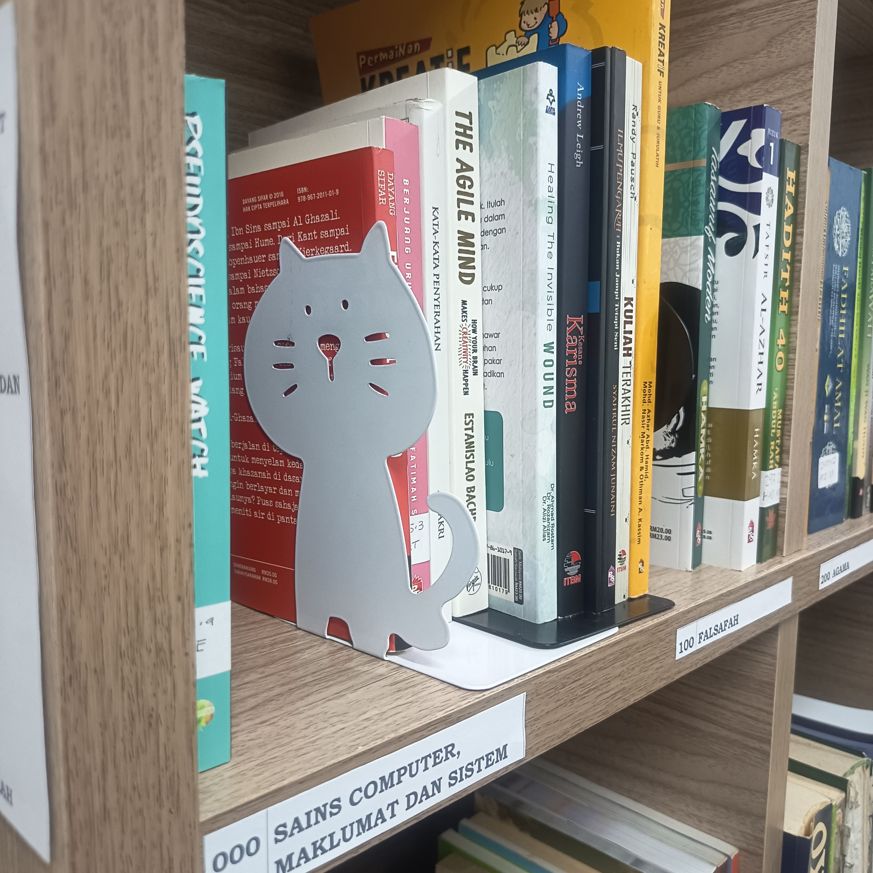 Si Putih, penghuni ruang